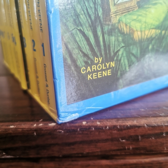 Mint condition ten Nancy Drew mystery books in a beautiful box set - Picture 10 of 11